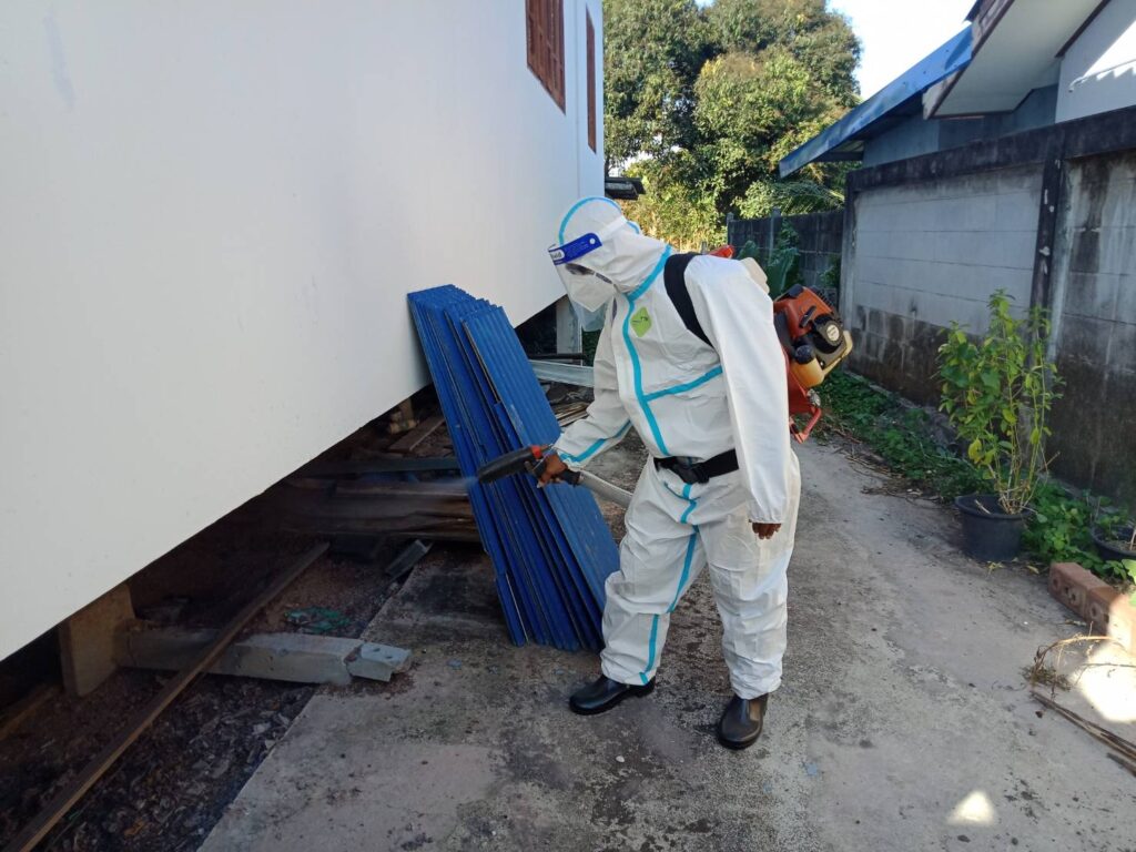 พ่นสารเคมีกำจัดยุงลาย